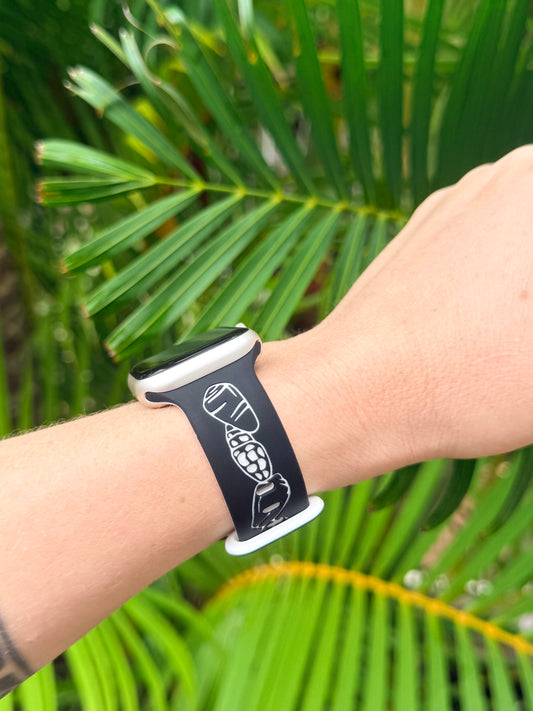 Black to White Shell Medley Engraved Two-Tone Watchband Compatible with Apple Watch - SMALL WATCH - 38/40/41mm (42mm Series 10 & 11)