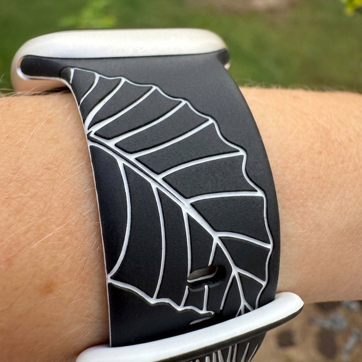 Black to White Tropical Engraved Two-Tone Watch Band Apple Watch Compatible LARGE WATCH 49/46/45/44mm (42mm Series 1-3)