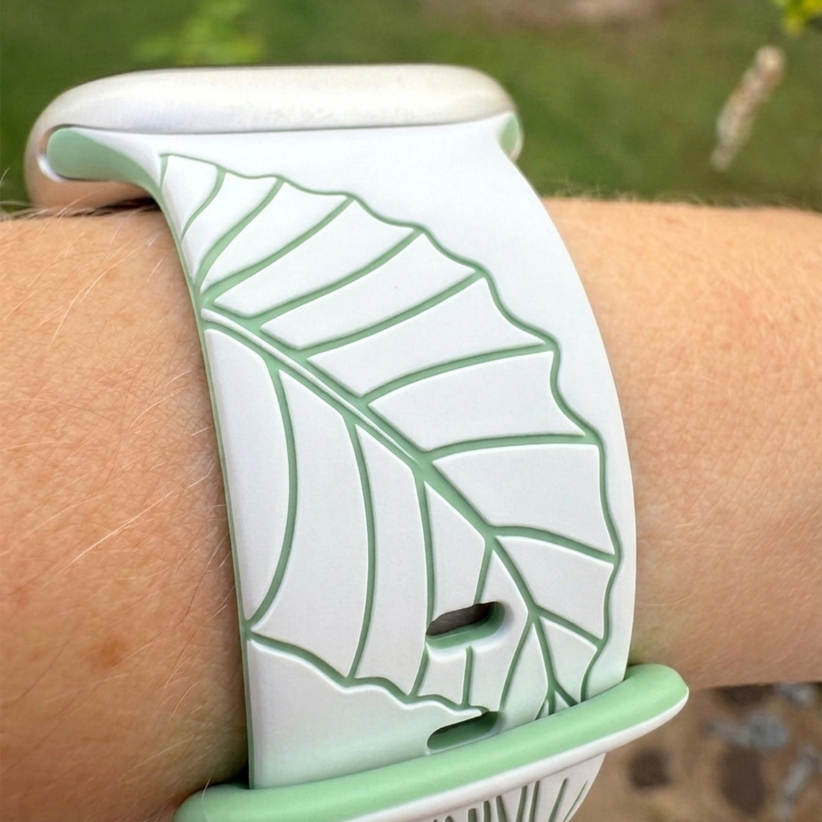 White to Green Tropical Engraved Two-Tone Watch Band Apple Watch Compatible LARGE WATCH 49/46/45/44mm (42mm Series 1-3)